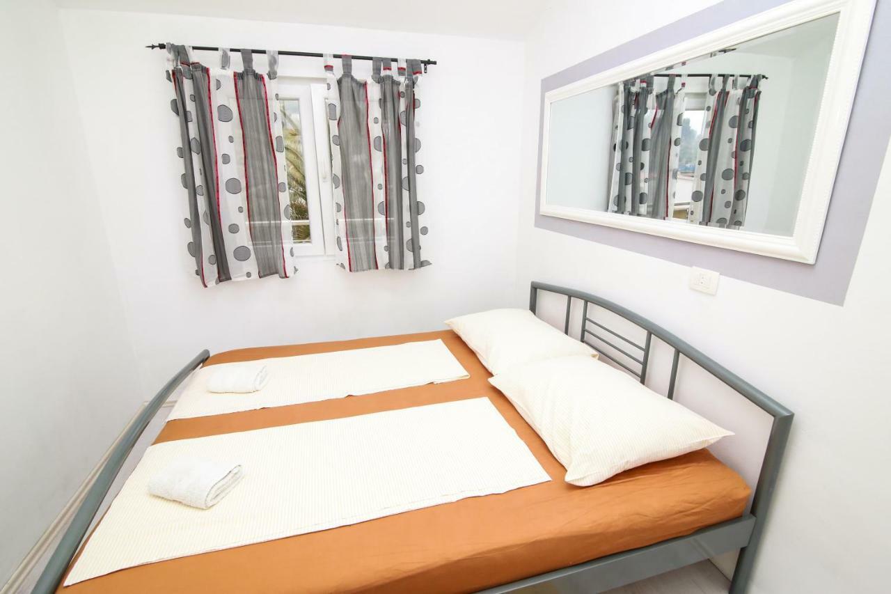 Apartments Alma Podgora Exterior photo