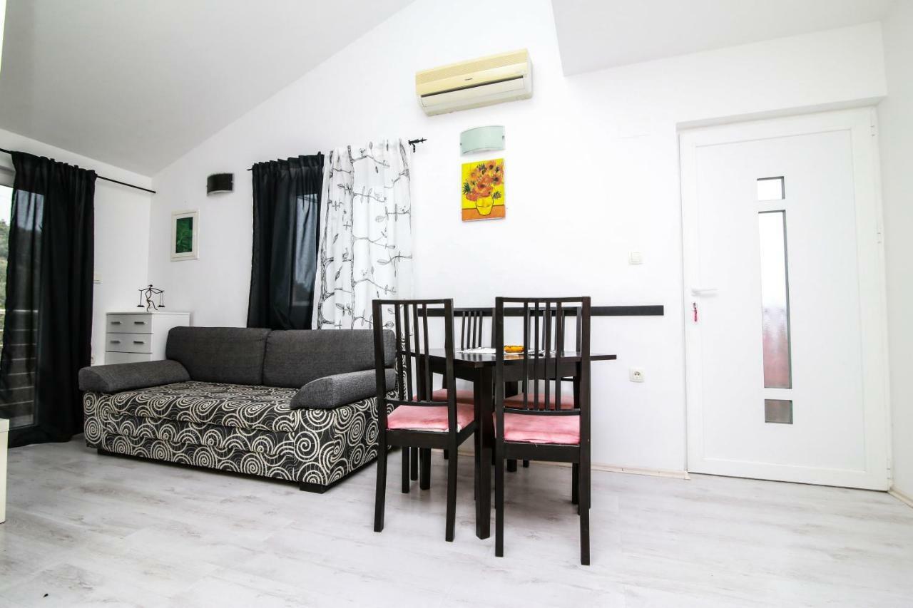 Apartments Alma Podgora Exterior photo