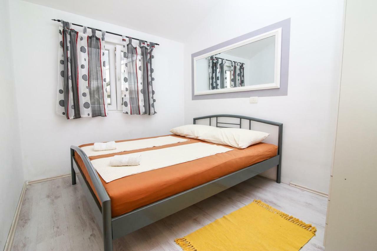 Apartments Alma Podgora Exterior photo
